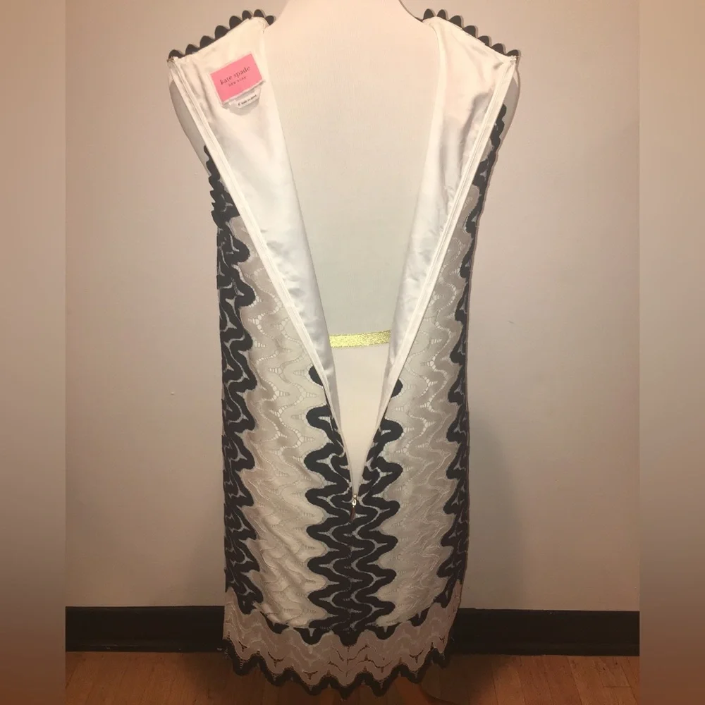 Kate Spade Lace Shift Cream and Black Dress - Size 6 - Picture 10 of 14
